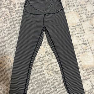 NWOT lululemon black and white striped leggings size 8